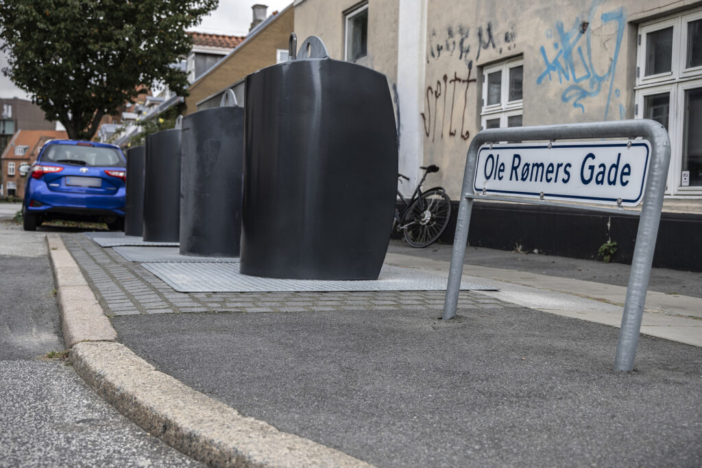 Miljøstationer med brostensbelægning med Lithomex styrkefuge i Ole Rømers Gade i Aarhus