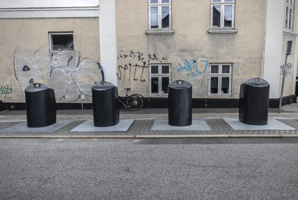 Miljøstationer med brostensbelægning med Lithomex styrkefuge i Ole Rømers Gade i Aarhus