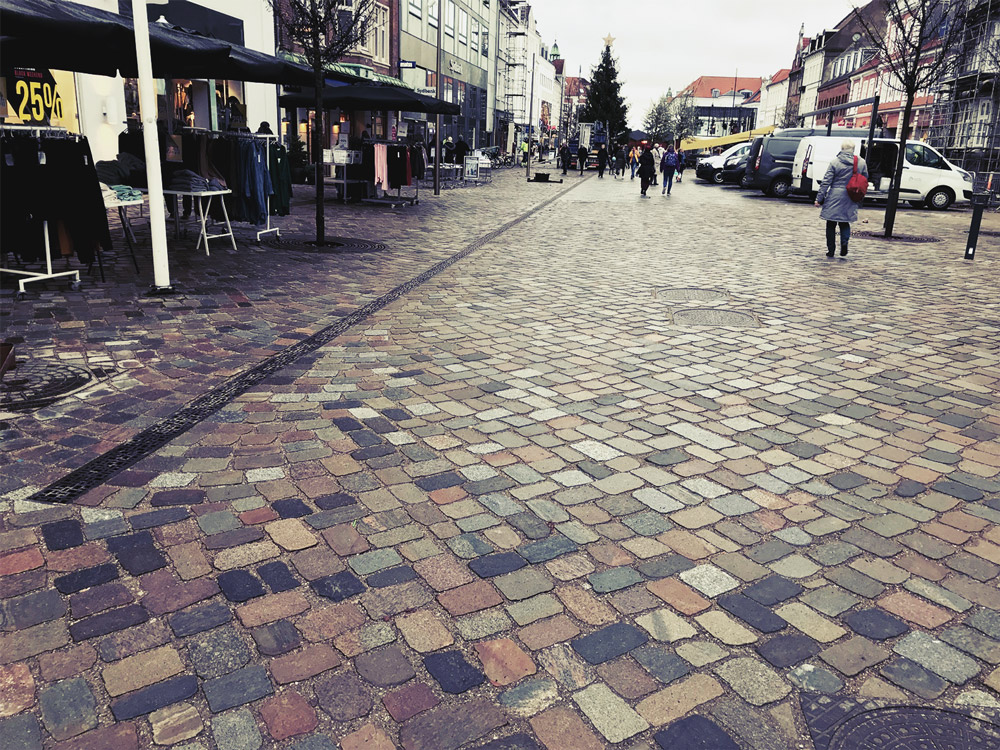 Lithomex styrkefuge mellem natursten på gågaden i Horsens