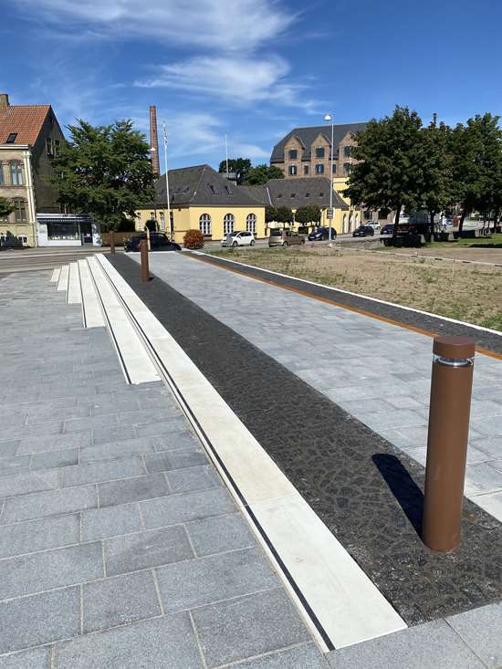 Strandpromenaden i Aabenraa med Lithomex styrkefuger mellem granitsten