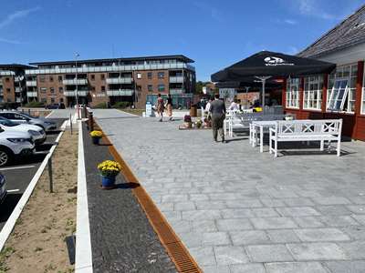 Strandpromenaden i Aabenraa med Lithomex styrkefuger mellem granitsten