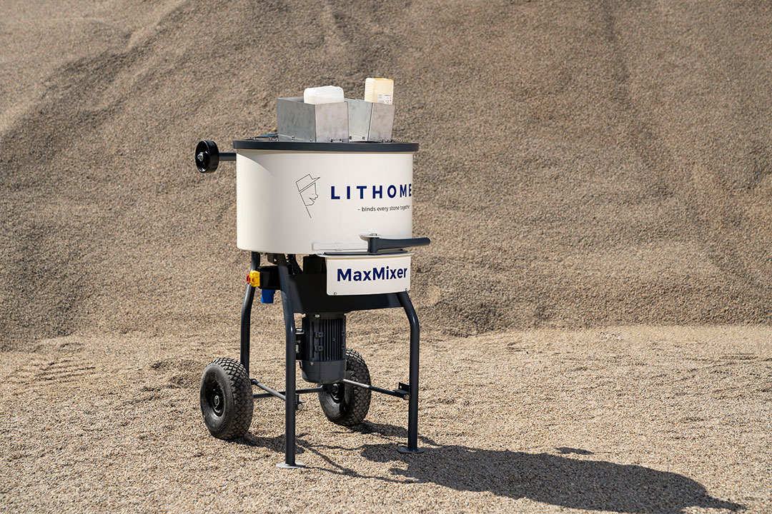 Lithomex MaxMixer fra Max-serien udstillet i en sandgrav