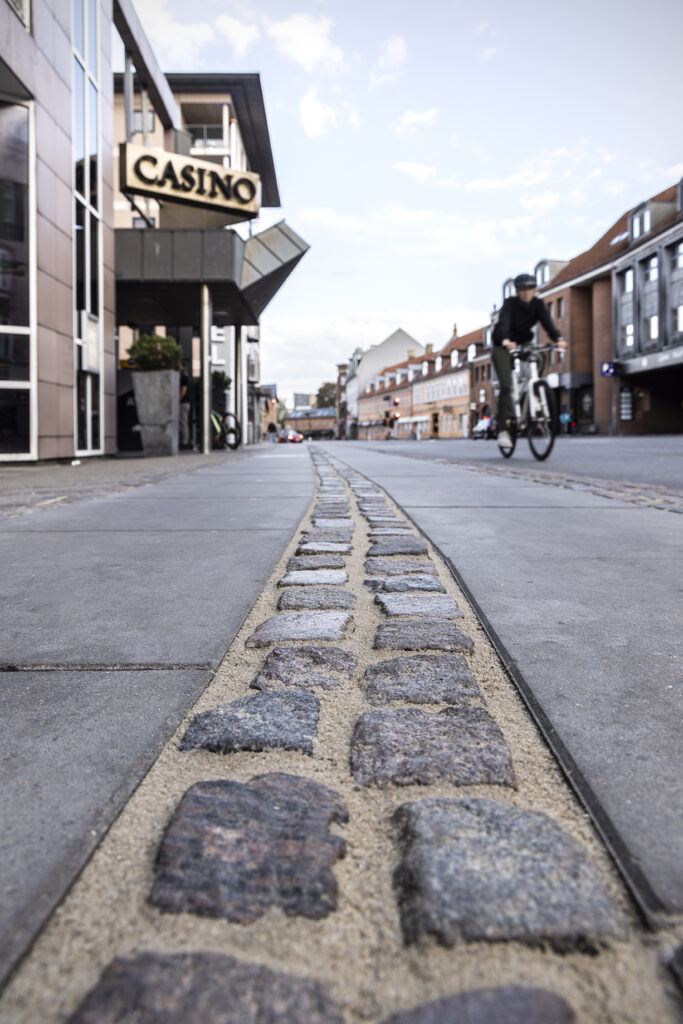 Vedligeholdelsesfri fortove med Lithomex styrkefuger på Ved Stranden i Aalborg